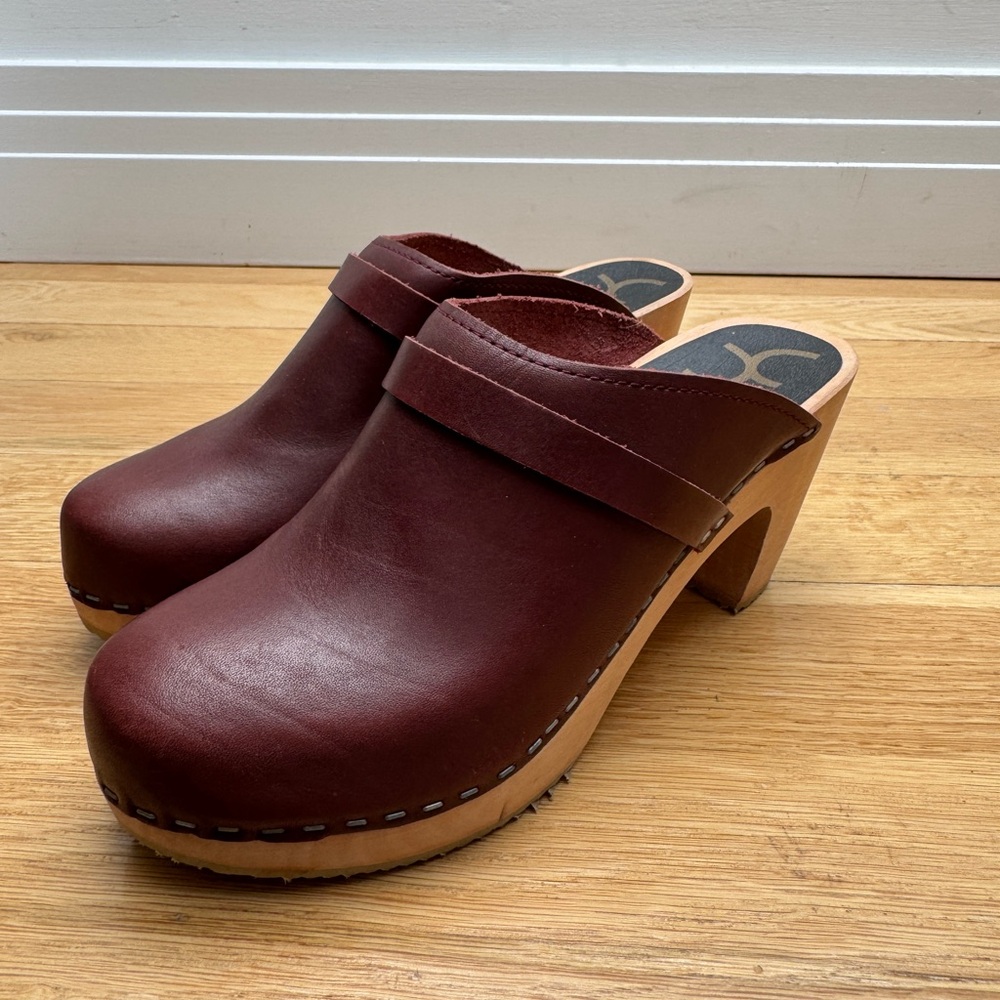 CAPE CLOGS | Selma Clog in Wine Leather